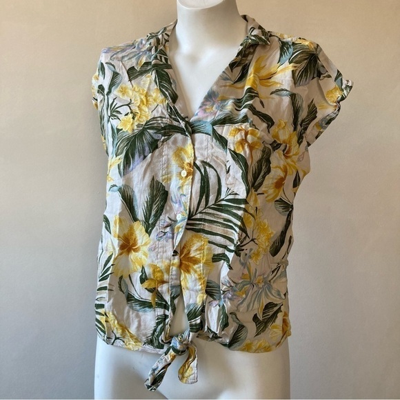 Old Navy | Floral Tropical Hawaiian Tie-Front Crop Button Down - Picture 1 of 6